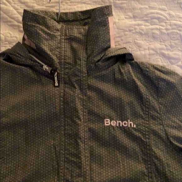 Bench Wind Jacket - Picture 2 of 4